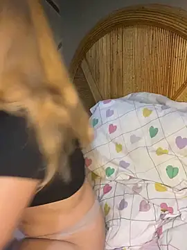 coupleyys online show from April 7, 2026, 9:15 pm