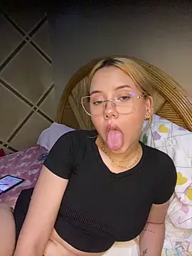 coupleyys online show from May 22, 2026, 8:14 pm
