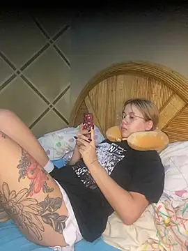 coupleyys online show from August 7, 2026, 9:06 pm