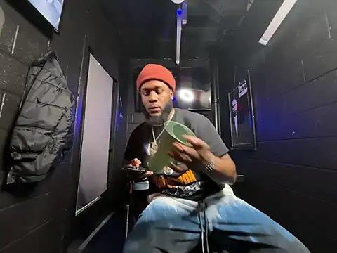 nymphoandthebeast69 online show from February 13, 2026, 2:07 am