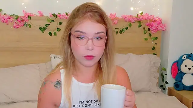 Lilith Bonheur online show from November 7, 2025, 9:04 pm