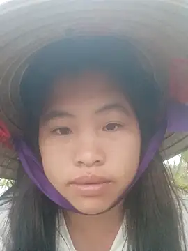 Snapshot of Luyen004 chatting on January 17, 2026, 12:04 am Luyen004 online show from January 17, 2026, 12:04 am