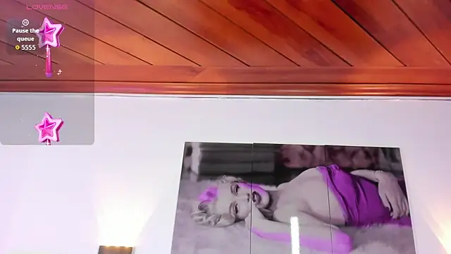 SharonLovee online show from October 5, 2025, 8:40 pm