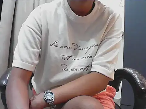 Snapshot of short_girl_ chatting on September 28, 2025, 4:45 pm short girl  online show from September 28, 2025, 4:45 pm