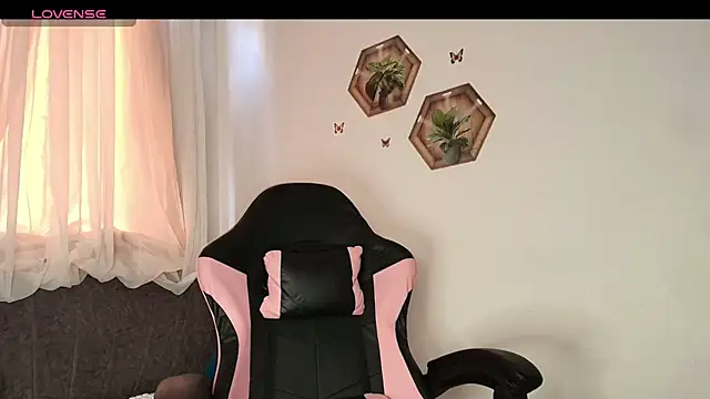 NyxTits online show from May 20, 2026, 8:26 pm