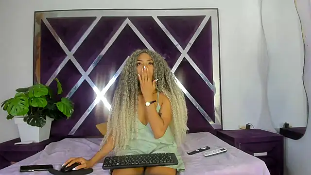 angelkyraasm online show from April 4, 2026, 1:08 pm