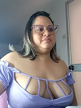 Snapshot of Chiki_hot92 chatting on October 16, 2025, 8:21 pm Chiki hot92 online show from October 16, 2025, 8:21 pm