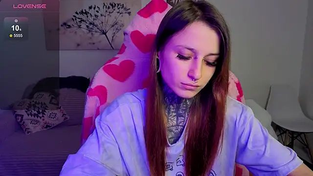 Snapshot of LilithPoison chatting on October 1, 2025, 6:03 pm LilithPoison online show from October 1, 2025, 6:03 pm