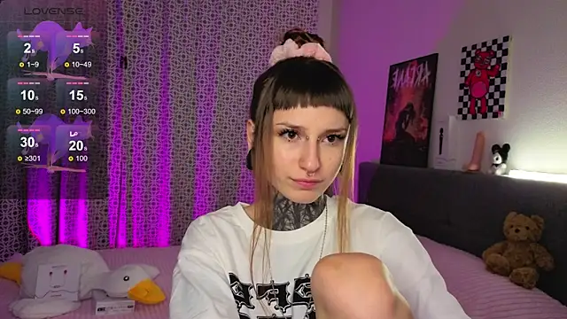 LilithPoison online show from November 13, 2025, 6:07 pm