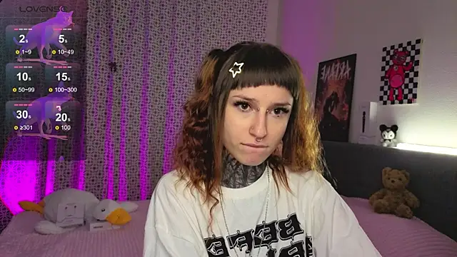 LilithPoison online show from November 21, 2025, 6:06 pm