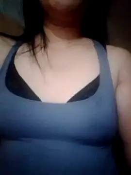 Snapshot of sweet_bella16 chatting on October 12, 2025, 8:35 am sweet bella16 online show from October 12, 2025, 8:35 am
