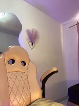 Mia royal online show from April 20, 2026, 7:15 pm