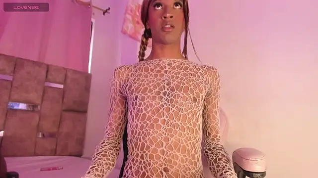 Snapshot of Mia_royal chatting on June 13, 2026, 3:43 pm Mia royal online show from June 13, 2026, 3:43 pm
