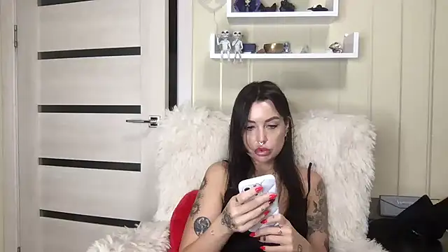ArinaAmour online show from July 14, 2026, 6:35 pm