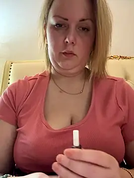 Piccolamonella29 online show from November 17, 2025, 10:54 am