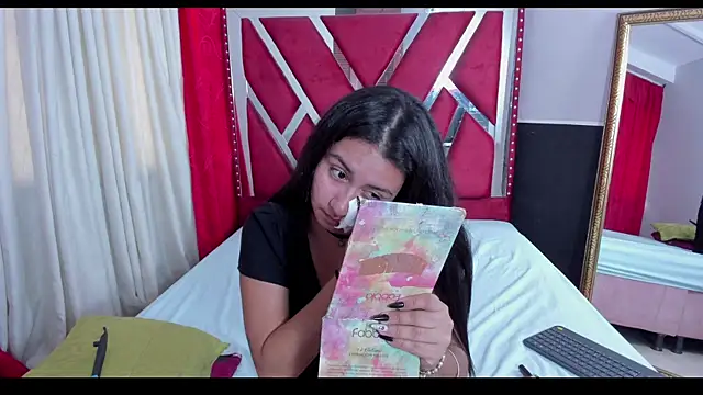 Luna021 1 online show from October 3, 2025, 8:06 pm