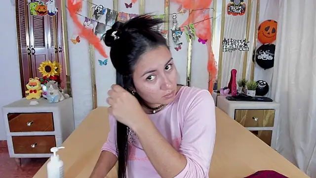 Luna021 1 online show from October 25, 2025, 8:36 pm