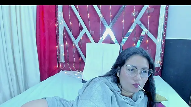 Luna021 1 online show from November 23, 2025, 12:05 pm