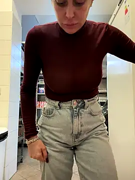 ainaht online show from December 23, 2025, 8:34 am