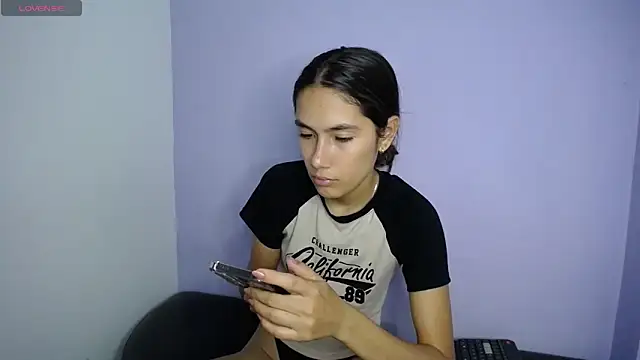 Amber Miiller2 online show from April 6, 2026, 8:54 pm