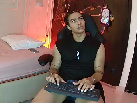 toji luxxer online show from October 30, 2025, 2:57 am