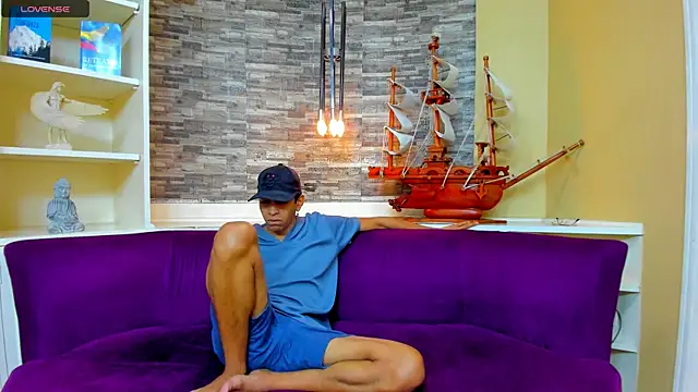 Snapshot of Juicy_Creww chatting on September 27, 2025, 10:09 am Juicy Creww online show from September 27, 2025, 10:09 am