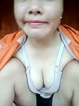 emilyzz online show from November 2, 2025, 2:03 am