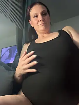 Snapshot of Ariasweetaspie chatting on June 2, 2026, 5:42 am Ariasweetaspie online show from June 2, 2026, 5:42 am