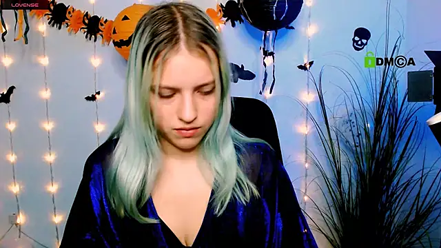 kaela spell  online show from October 28, 2025, 7:49 pm