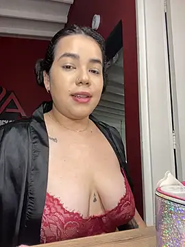 krisstenSantos online show from November 25, 2025, 12:16 pm