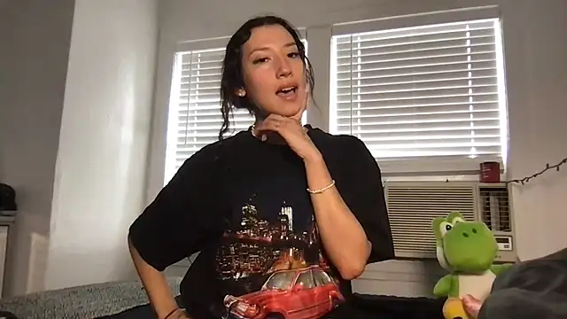 yoursweetestlilly online show from April 1, 2026, 4:15 pm