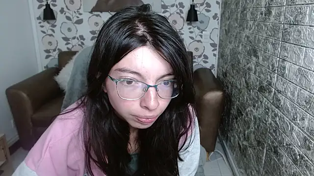 Snapshot of alllyson_ chatting on September 29, 2025, 7:51 pm alllyson online show from September 29, 2025, 7:51 pm