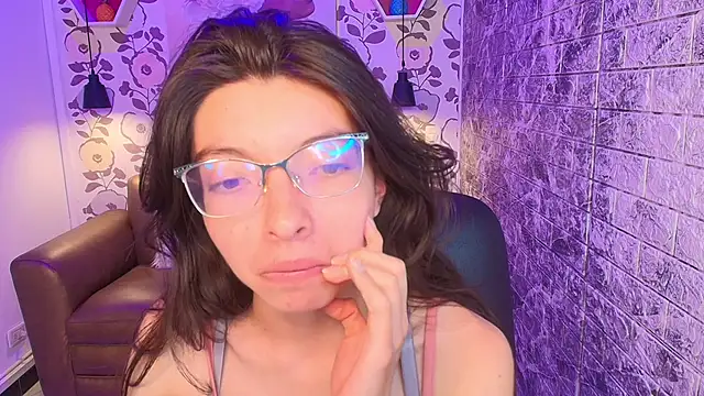 Snapshot of alllyson_ chatting on October 1, 2025, 7:53 pm alllyson online show from October 1, 2025, 7:53 pm
