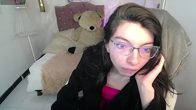 Snapshot of alllyson_ chatting on October 4, 2025, 7:45 pm alllyson online show from October 4, 2025, 7:45 pm