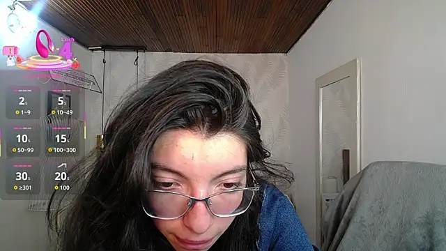 Snapshot of alllyson_ chatting on October 15, 2025, 7:36 pm alllyson online show from October 15, 2025, 7:36 pm