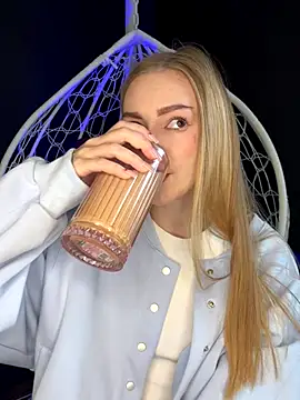 MilaMoone online show from October 14, 2025, 10:38 am