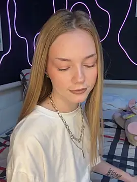 MilaMoone online show from February 5, 2026, 11:04 am