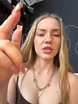 MilaMoone online show from March 11, 2026, 10:32 am