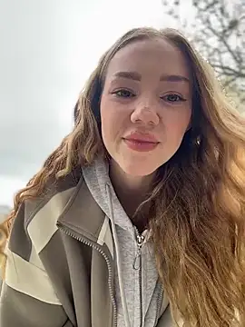 MilaMoone online show from April 5, 2026, 10:45 am