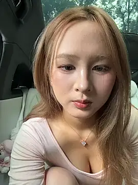 Snapshot of yuki_june chatting on June 23, 2026, 7:28 am yuki june online show from June 23, 2026, 7:28 am