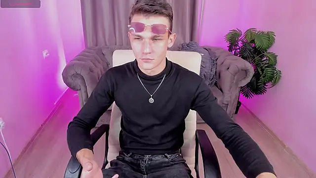 AdamGold01 online show from September 28, 2025, 1:38 pm
