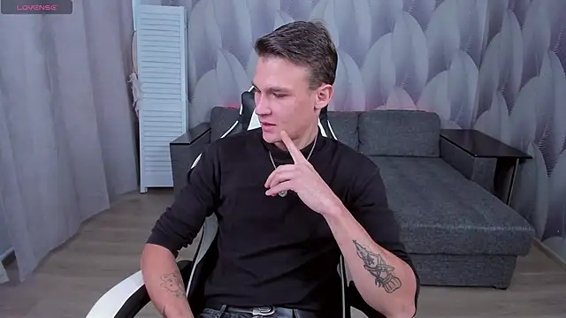 AdamGold01 online show from October 1, 2025, 1:17 pm