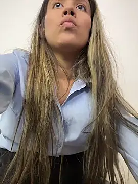 EMILIIA RICHTER   online show from May 14, 2026, 7:53 pm