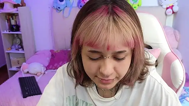 NekoWaifu online show from April 14, 2026, 2:01 pm