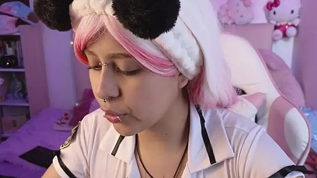Snapshot of NekoWaifu chatting on May 25, 2026, 3:07 pm NekoWaifu online show from May 25, 2026, 3:07 pm