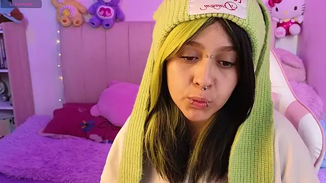 Snapshot of NekoWaifu chatting on May 26, 2026, 3:19 pm NekoWaifu online show from May 26, 2026, 3:19 pm