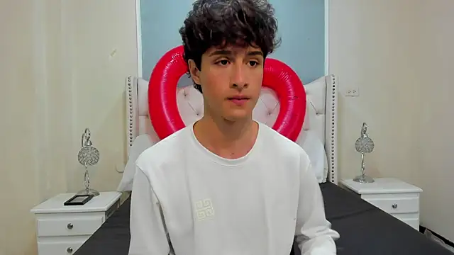 Xam Collen online show from November 26, 2025, 6:20 pm