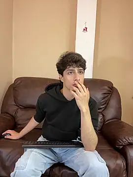 Xam Collen online show from December 15, 2025, 5:06 pm