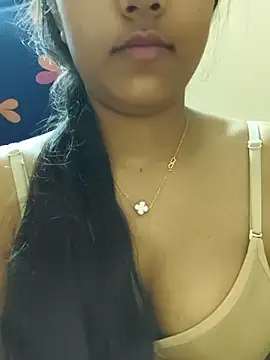 reetika6375 online show from June 4, 2026, 8:37 pm