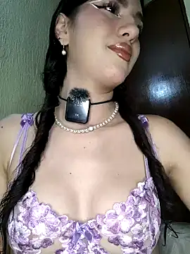 Emily-hottson online show from October 19, 2025, 6:58 am